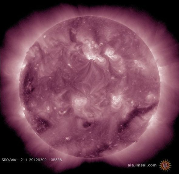 美衛(wèi)星拍太陽(yáng)風(fēng)暴震撼照：表面現(xiàn)巨大漩渦