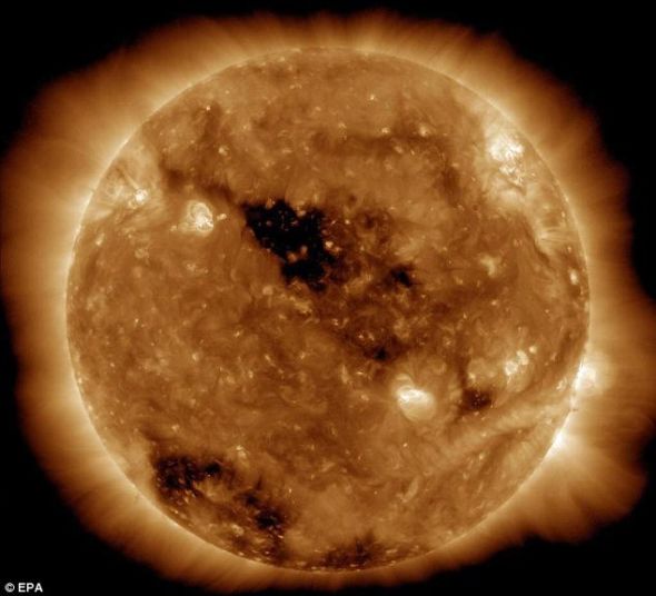 美衛(wèi)星拍太陽風暴震撼照：表面現(xiàn)巨大漩渦