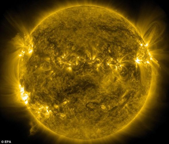 美衛(wèi)星拍太陽(yáng)風(fēng)暴震撼照：表面現(xiàn)巨大漩渦