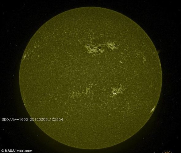美衛(wèi)星拍太陽(yáng)風(fēng)暴震撼照：表面現(xiàn)巨大漩渦
