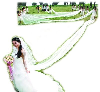 武漢一新娘婚紗長(zhǎng)520米 20位伴娘協(xié)助托婚紗