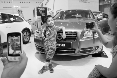 兒童模特首現(xiàn)國內(nèi)車展最“嫩”者年僅4歲(圖)