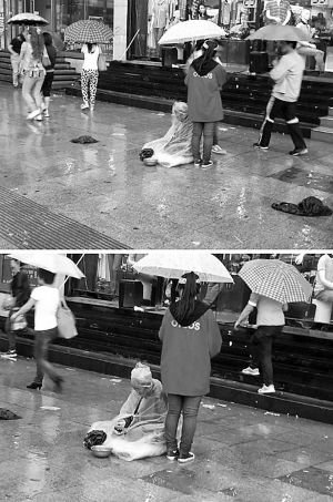 女孩雨中為乞討老人撐傘 被指上班不工作被開(kāi)除