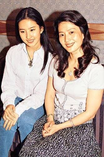 劉亦菲父母離婚內(nèi)幕