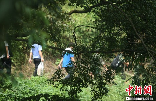 重慶警方追捕周克華第4日現(xiàn)場(chǎng)見聞：高溫下封山搜捕
