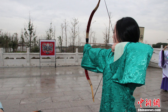 西安舉行重陽傳統(tǒng)敬老祝壽禮