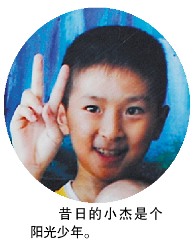 兒子墜樓成植物人 媽媽讀信八個(gè)月沉睡娃睜開眼