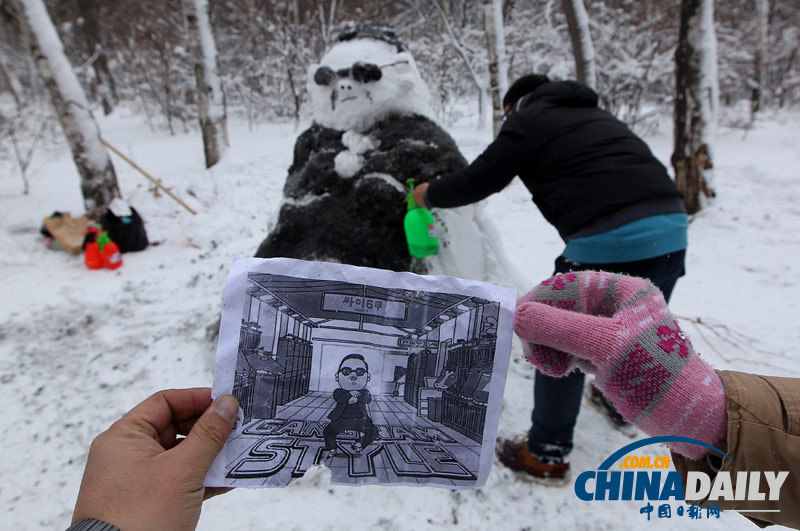 吉林長春市民堆“鳥叔”雪人 大跳騎馬舞