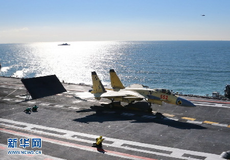 專家詳解我艦載戰(zhàn)斗機(jī)起降試驗(yàn)