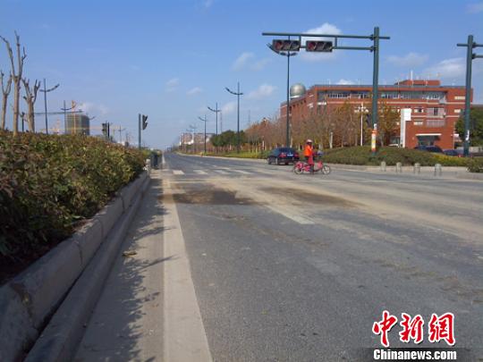 江蘇鹽城一渣土車(chē)壓扁轎車(chē) 兩銀行行長(zhǎng)遇難