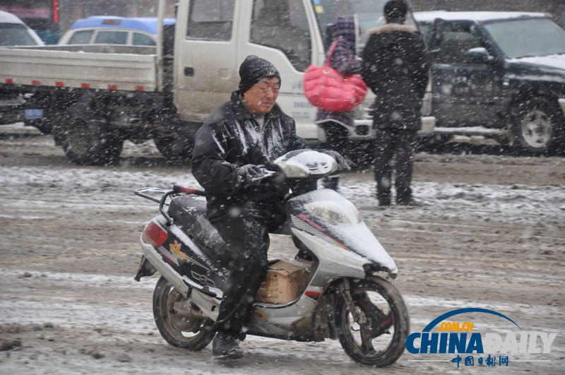 東北遭遇強降雪 中央氣象臺發(fā)布暴雪藍色預(yù)警