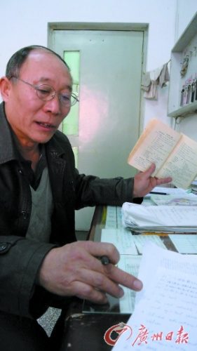 大學(xué)門衛(wèi)自學(xué)七國(guó)語(yǔ)言 每天晚上用英語(yǔ)“清樓”