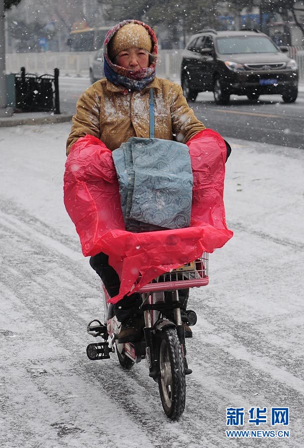“雪花紛飛看京城”：北京大部地區(qū)迎來降雪