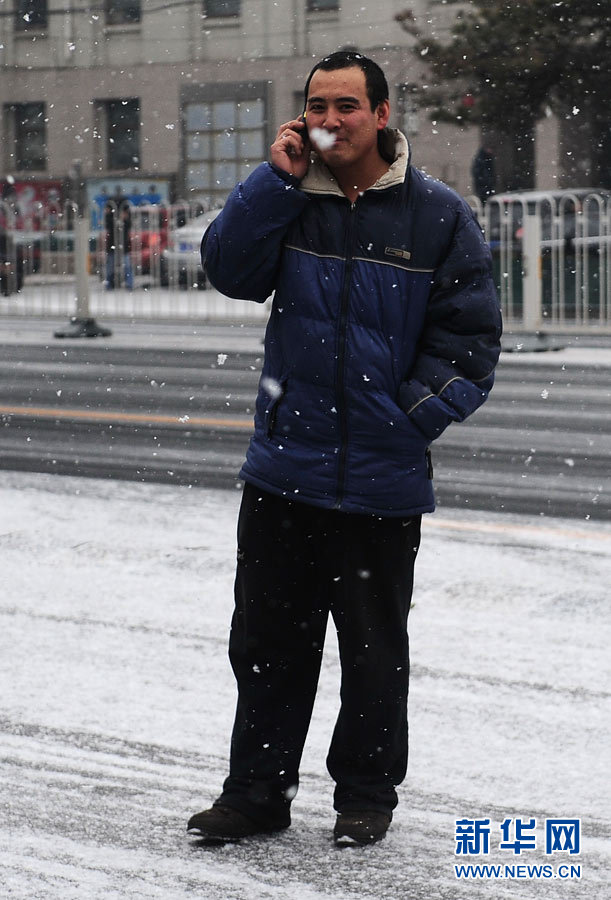 “雪花紛飛看京城”：北京大部地區(qū)迎來(lái)降雪