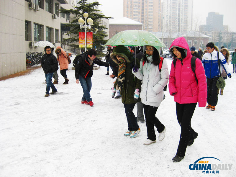 北京迎來(lái)冬天第二場(chǎng)雪 明日仍有降雪（組圖）