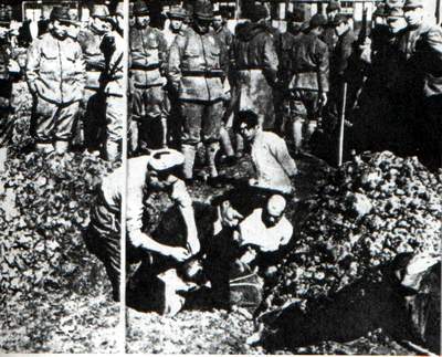 燭光紀(jì)念南京大屠殺75周年 老照片記錄日本獸性