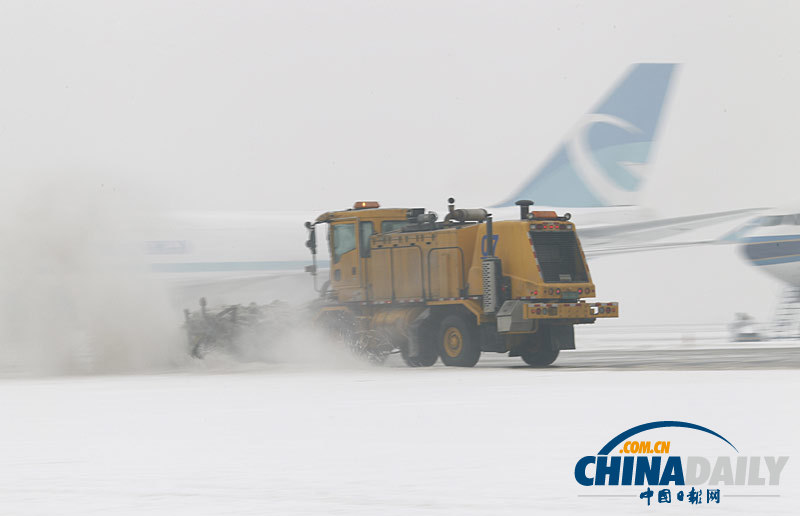 北京首都機(jī)場全力確保雪天正常運(yùn)行