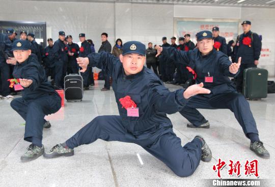 30名少林高手入伍海軍陸戰(zhàn)隊 包括世界冠軍[圖]