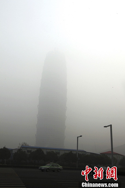 中央氣象臺(tái)繼續(xù)發(fā)布霧霾黃色預(yù)警 多地遭遇嚴(yán)重污染