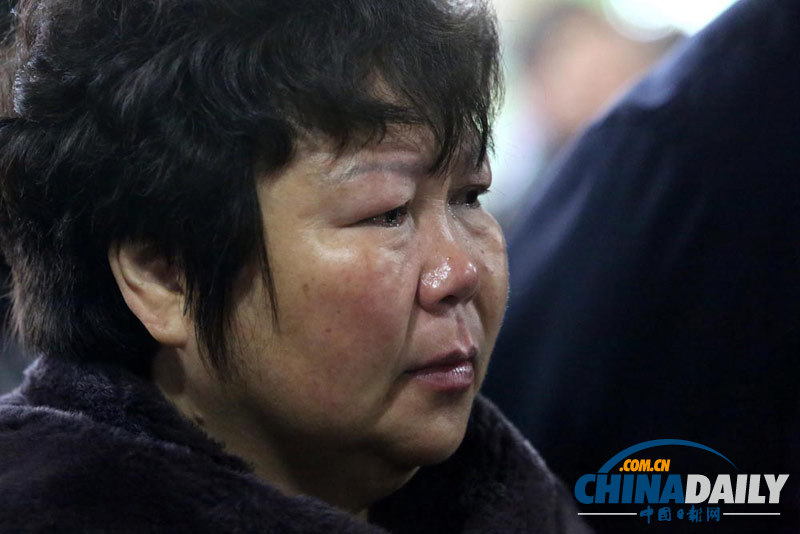 湖南新化：萬人沉痛悼念最美英雄校長