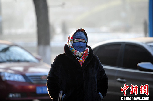 中國多地再遭霧霾圍城 交通受阻空氣質(zhì)量持續(xù)走低