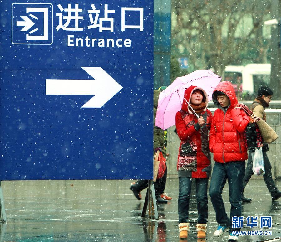 春節(jié)臨近 全國多地迎來節(jié)前春運客流高峰