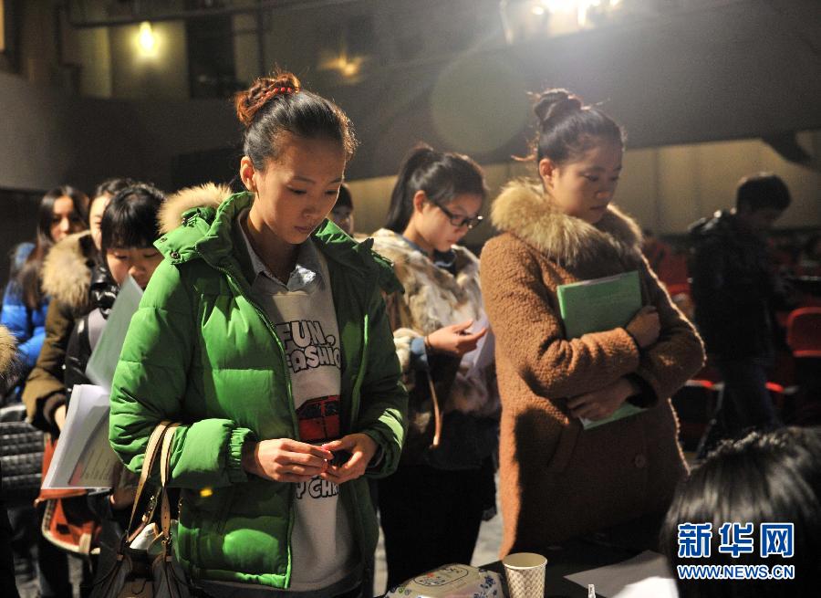 北京電影學(xué)院考試進行時 天生麗質(zhì)或是搞怪搶鏡