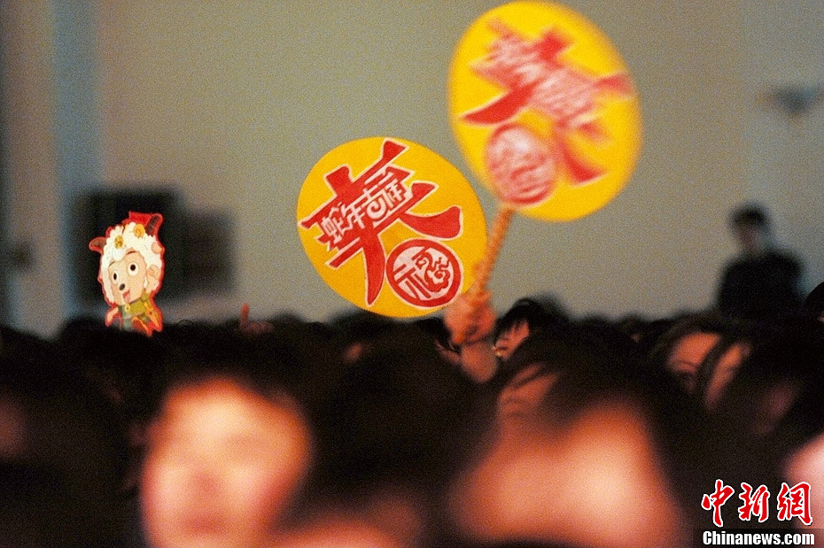 陜西女子監(jiān)獄舉行元宵晚會 大跳騎馬舞