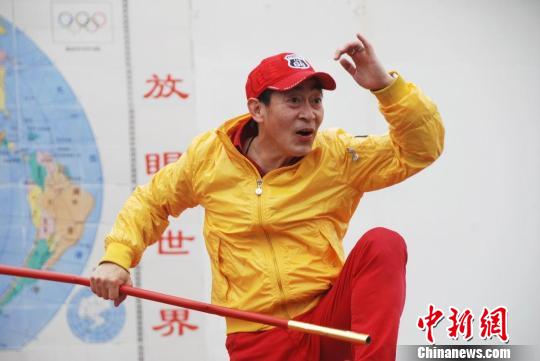 六小齡童“被去世” 現(xiàn)身澄清公布造謠者QQ(圖)
