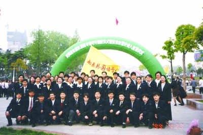 “總理翻譯” 80后 大學(xué)沒(méi)畢業(yè)就被外交部相中