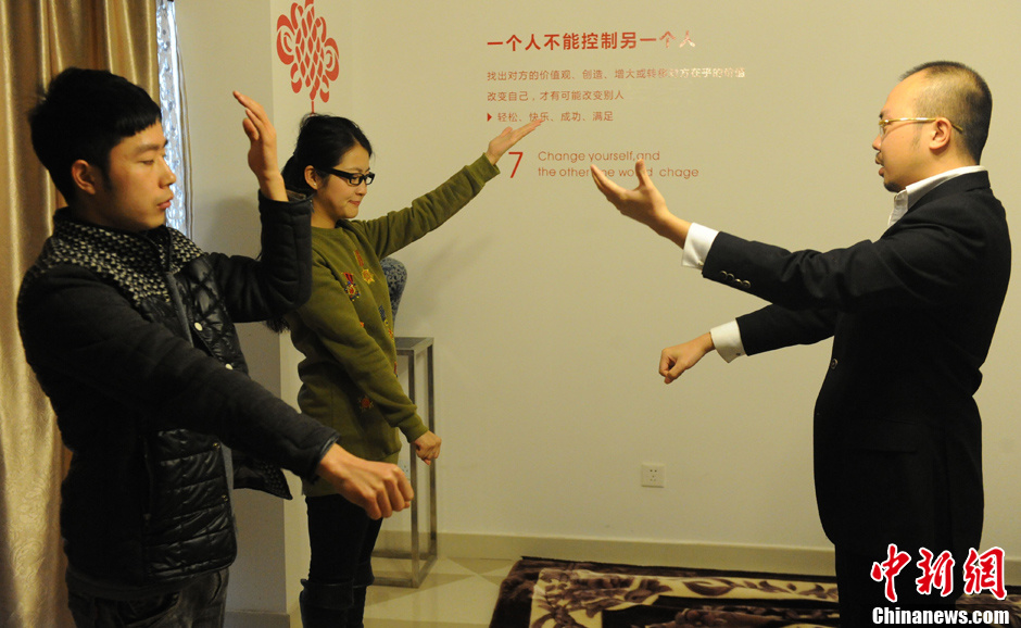 湖南頒發(fā)首張“催眠執(zhí)照” 體驗(yàn)者被水晶球“誘惑”