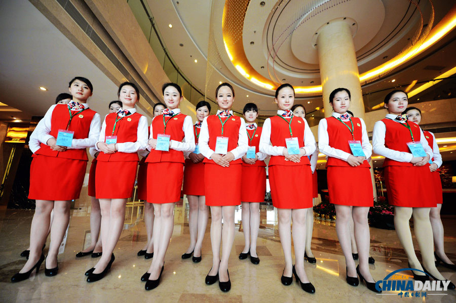 “90后”準空姐迎接2013國際盆栽大會
