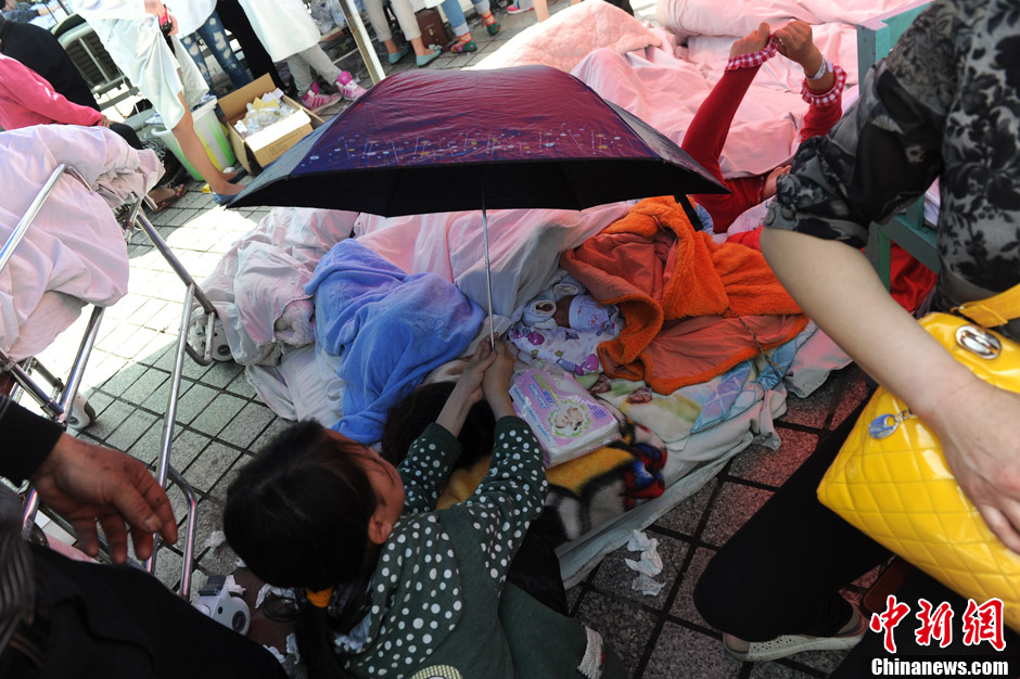 四川蘆山7.0級地震 民間救援隊(duì)往災(zāi)區(qū)集結(jié)