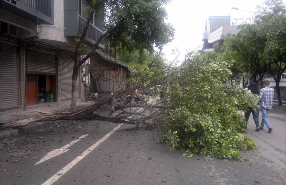 四川雅安蘆山縣發(fā)生7.0級地震[組圖]