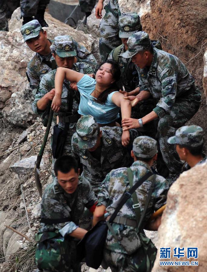 “迷彩”災(zāi)區(qū)的第一道希望