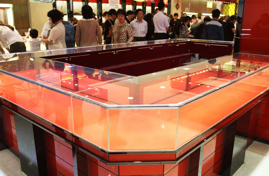 組圖：各地搶金潮持續(xù)金店被“洗劫一空”