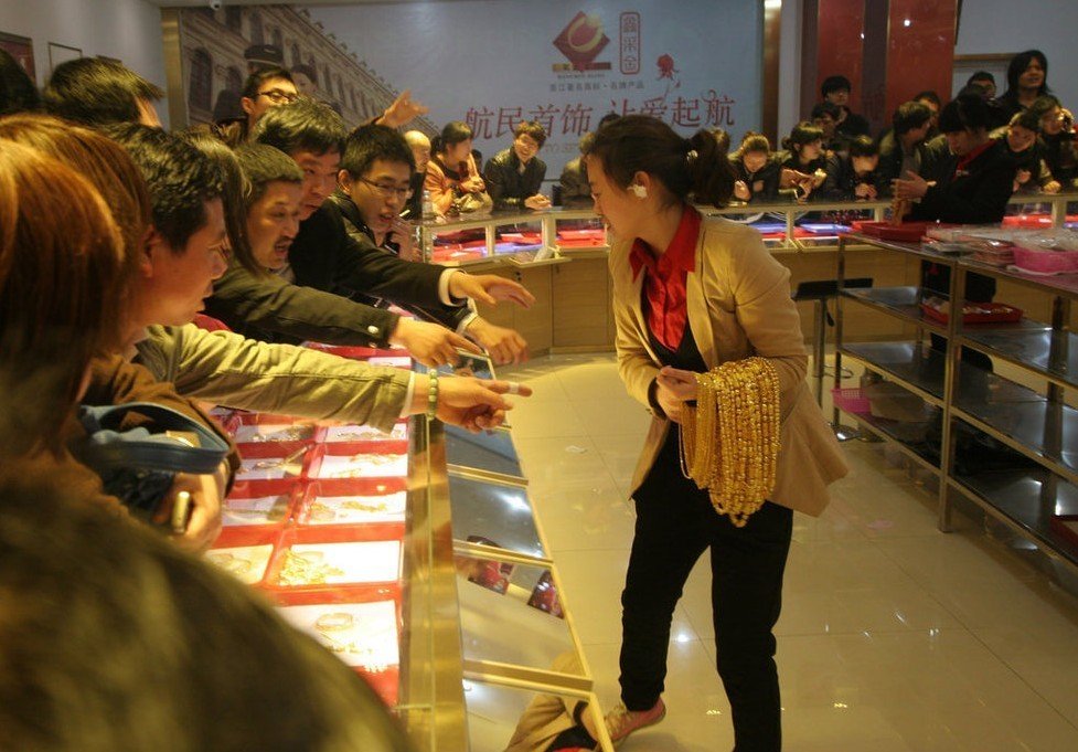 組圖：各地搶金潮持續(xù)金店被“洗劫一空”