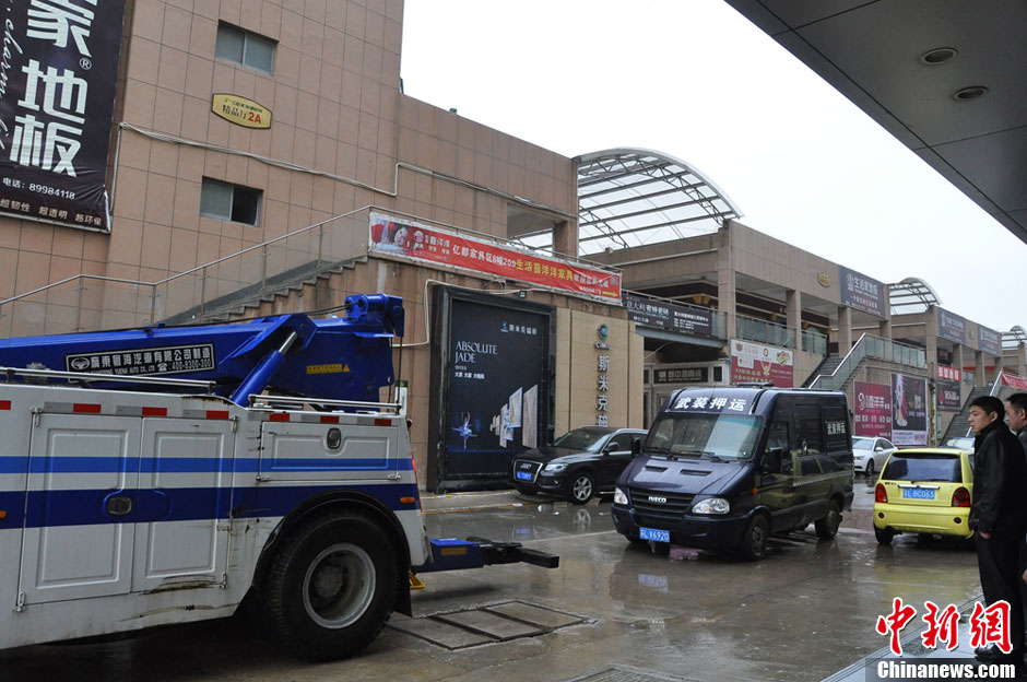 江蘇一運鈔車押運員車內(nèi)開槍自殺身亡 原因尚不明