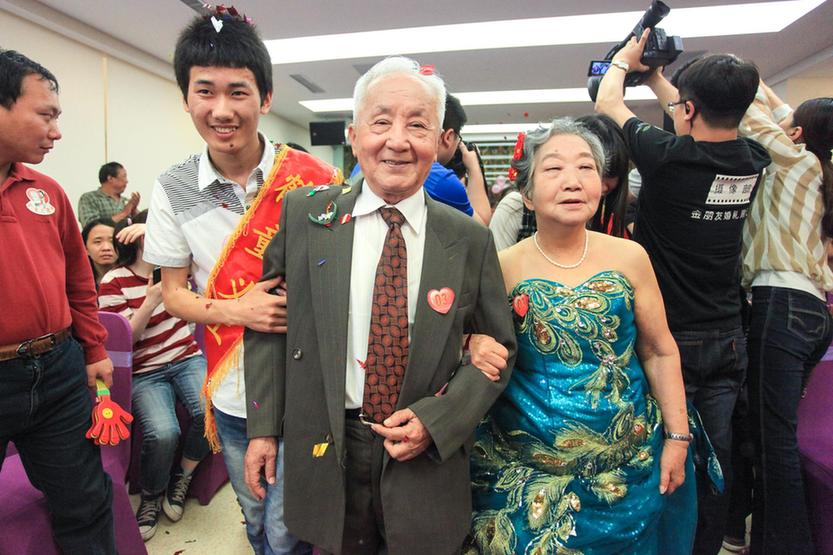 婚紗夢(mèng)終成真 天津老年夫妻舉行集體婚禮重溫浪漫