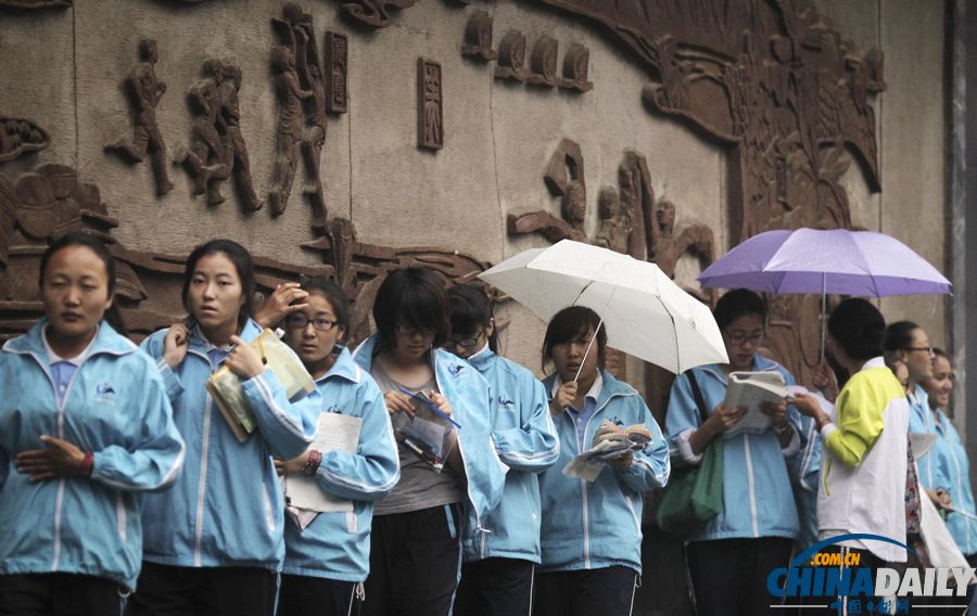 特刊：中國(guó)日?qǐng)?bào)聚焦全國(guó)高考第一日