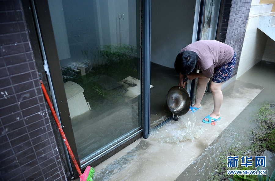 成都暴雨內(nèi)城“看海”居民困