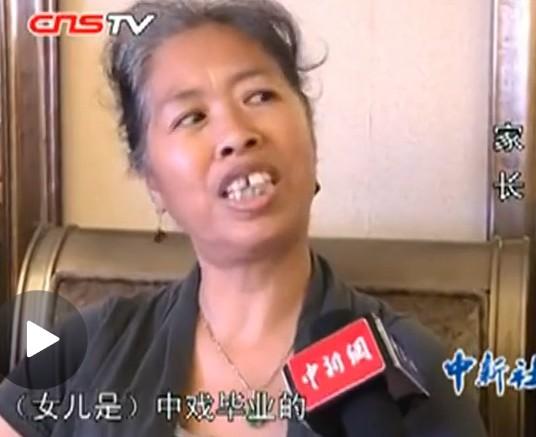 妙齡美女排隊(duì)參加富豪北京相親海選現(xiàn)場