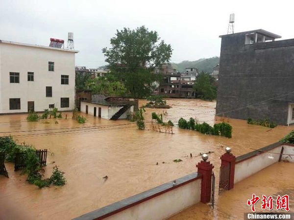 “蘇力”攜暴雨侵襲江西 贛南局地受淹嚴(yán)重