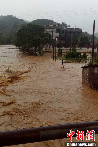 “蘇力”攜暴雨侵襲江西 贛南局地受淹嚴(yán)重