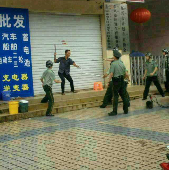 廣西東興一男子計(jì)生局持刀行兇 官方回應(yīng)確有此事
