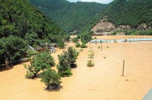 陜西安康連降大暴雨 石泉水庫(kù)接近汛限水位