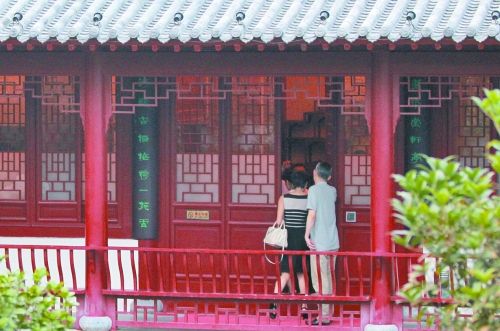 鄭州一公園每天只開(kāi)4小時(shí) 閉園后變高檔餐館（圖）