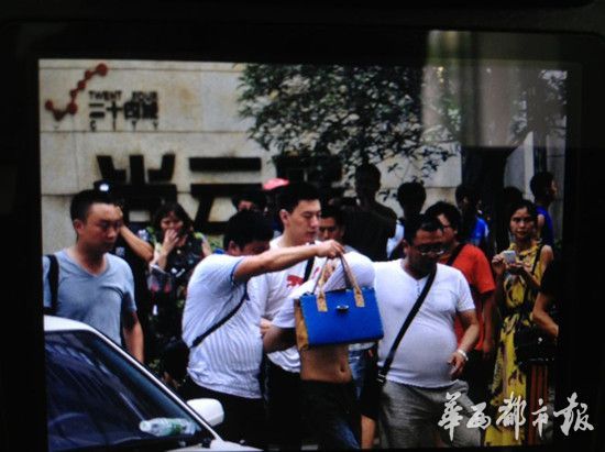 成都華潤(rùn)24城疑發(fā)生槍擊事件 槍戰(zhàn)已致一人死亡（組圖）