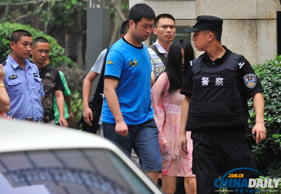 成都成華區(qū)發(fā)生警匪槍戰(zhàn) 2疑犯被制服1人在逃