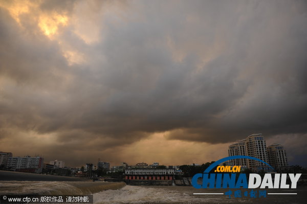 海南瓊海：風(fēng)暴欲來